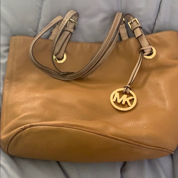 SOLD MICHAEL KORS light brown/tan handbag - Picture 7 of 7